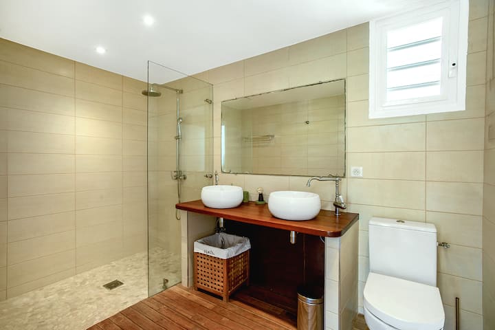 Salle de bain beige double