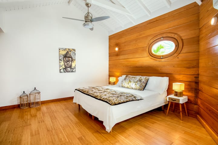 Suite Boisée — Détail bois