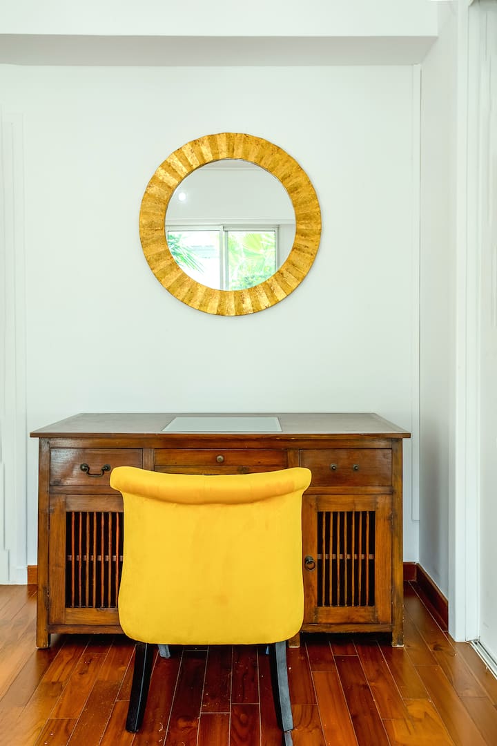 Bureau & coiffeuse